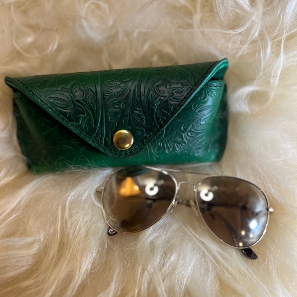 Green Horween leather glasses case - Picture 3 of 3